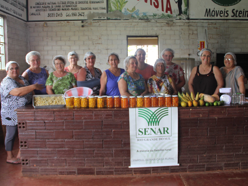 SECRETARIA DA MULHER PROMOVE CURSO DE PROCESSAMENTO DE FRUTAS